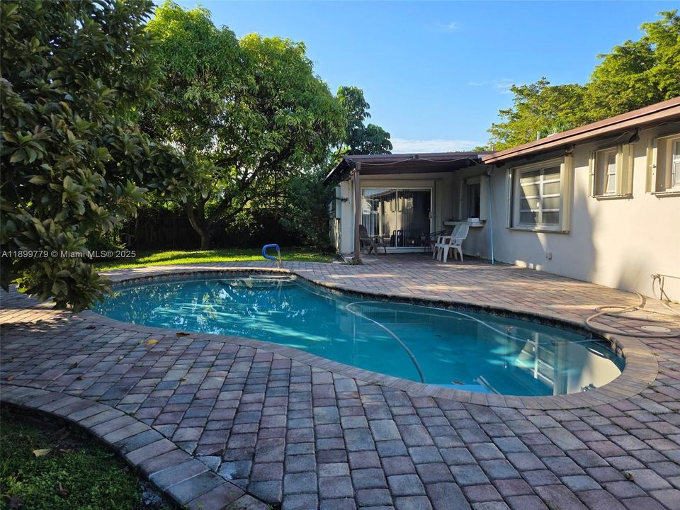 Recently Sold: $725,000 (4 beds, 2 baths, 1836 Square Feet)