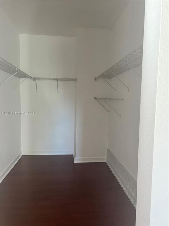 合同活跃: $2,950 (3 贝兹, 2 浴室, 1754 平方英尺)