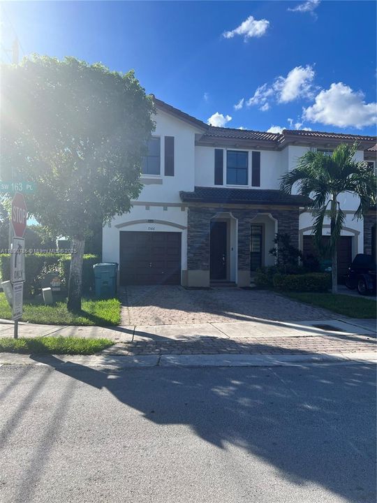 合同活跃: $2,950 (3 贝兹, 2 浴室, 1754 平方英尺)