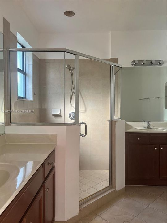 合同活跃: $2,950 (3 贝兹, 2 浴室, 1754 平方英尺)