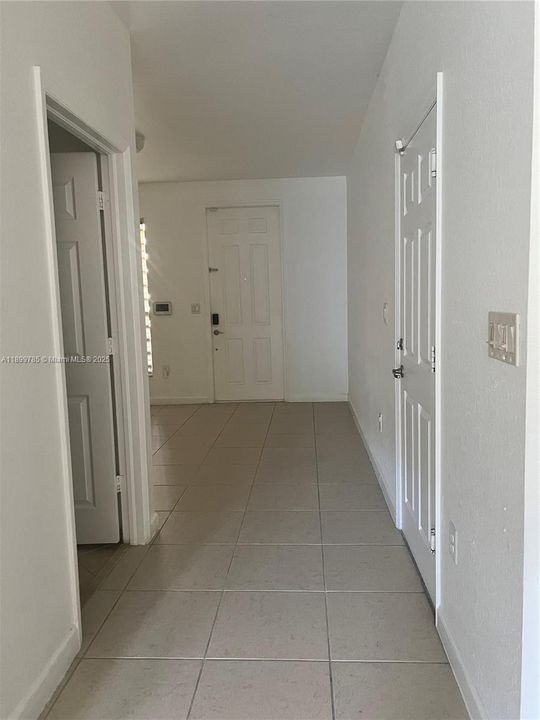 合同活跃: $2,950 (3 贝兹, 2 浴室, 1754 平方英尺)