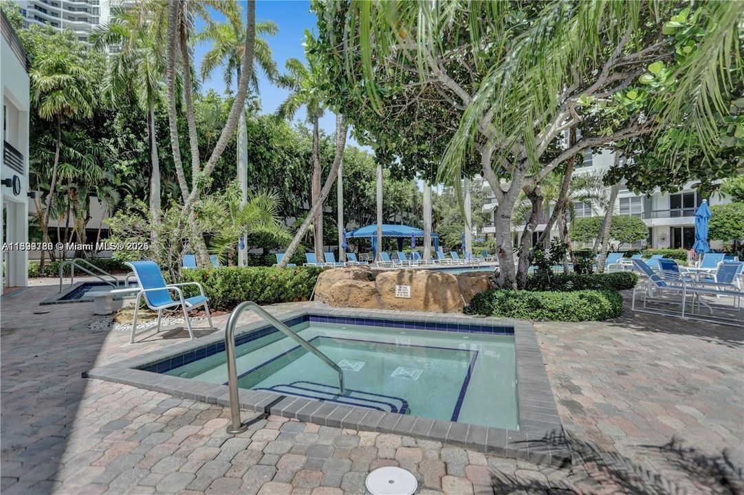 For Rent: $2,900 (2 beds, 2 baths, 1150 Square Feet)