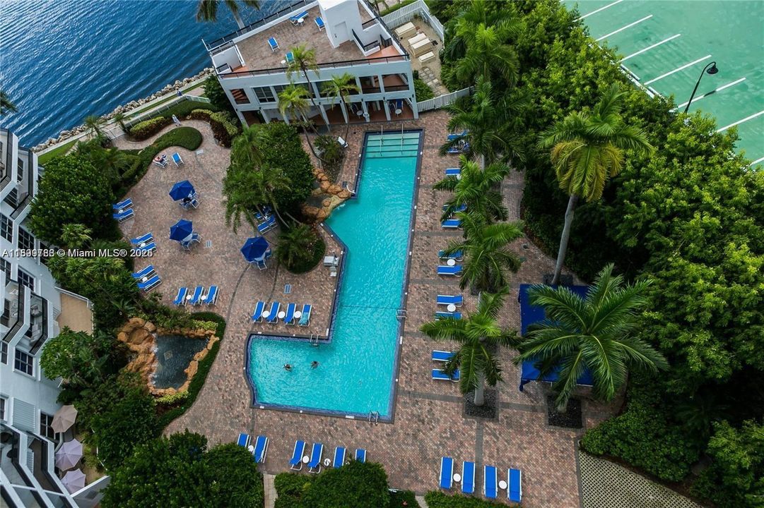 For Rent: $2,900 (2 beds, 2 baths, 1150 Square Feet)