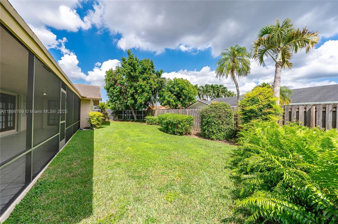 Недавно продано: $720,000 (4 спален, 2 ванн, 2268 Квадратных фут)