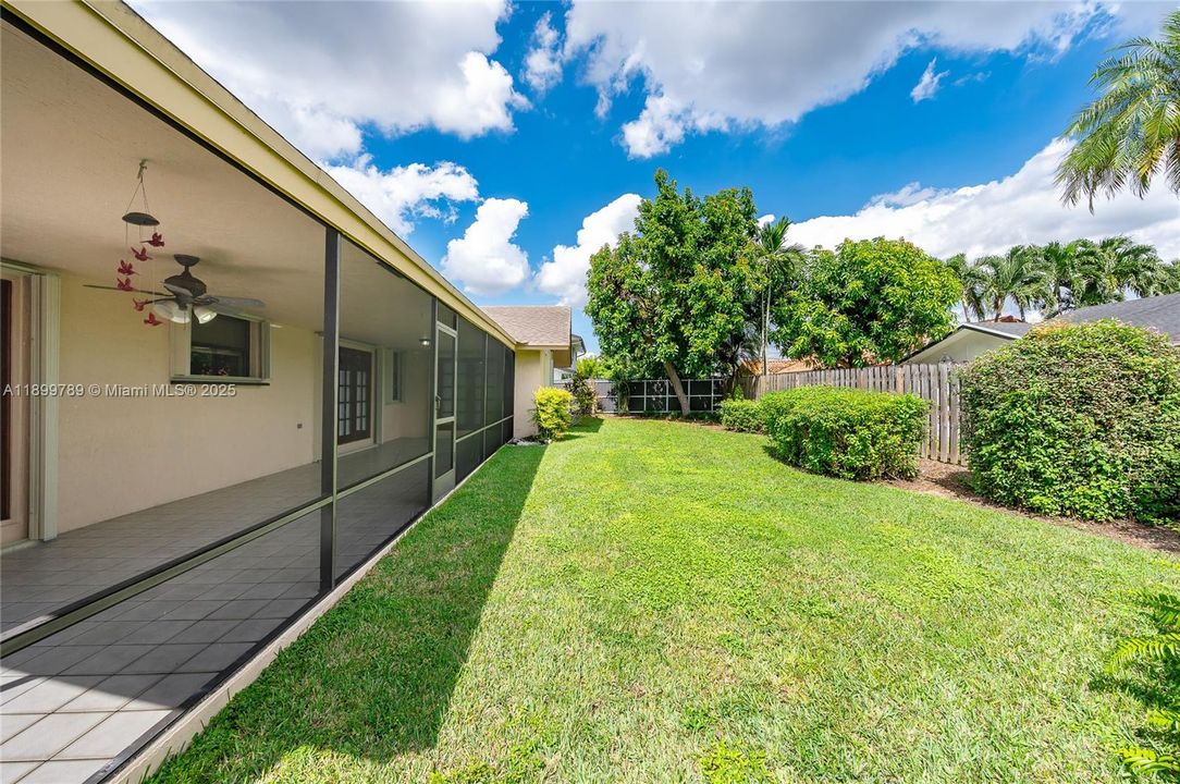 Недавно продано: $720,000 (4 спален, 2 ванн, 2268 Квадратных фут)