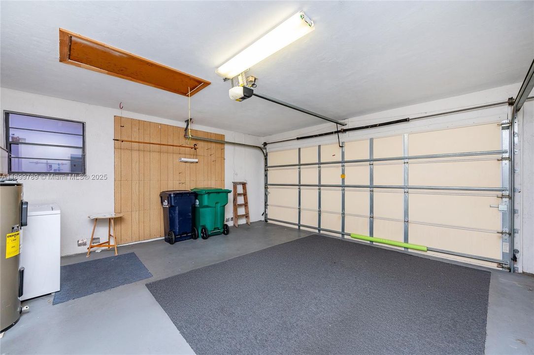 Недавно продано: $720,000 (4 спален, 2 ванн, 2268 Квадратных фут)