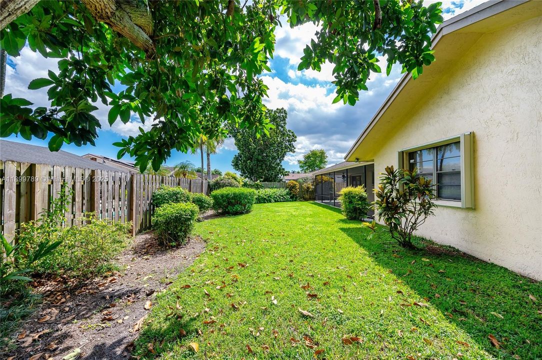 Недавно продано: $720,000 (4 спален, 2 ванн, 2268 Квадратных фут)