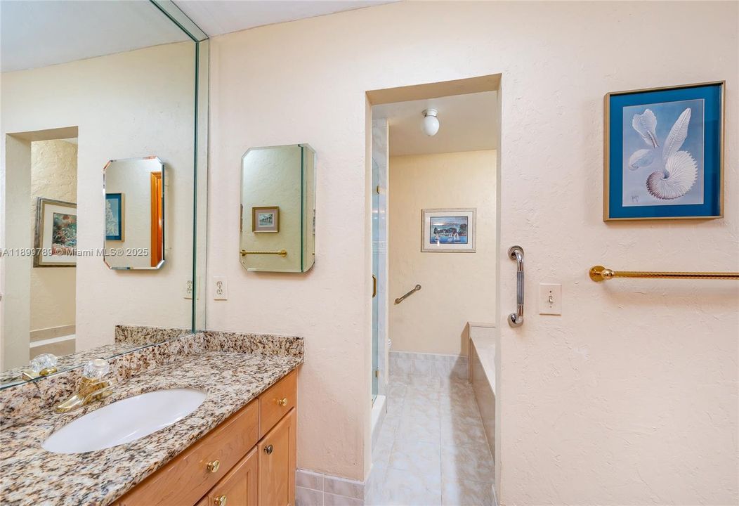 Недавно продано: $720,000 (4 спален, 2 ванн, 2268 Квадратных фут)