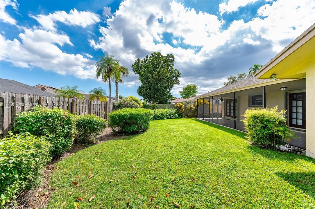 Недавно продано: $720,000 (4 спален, 2 ванн, 2268 Квадратных фут)