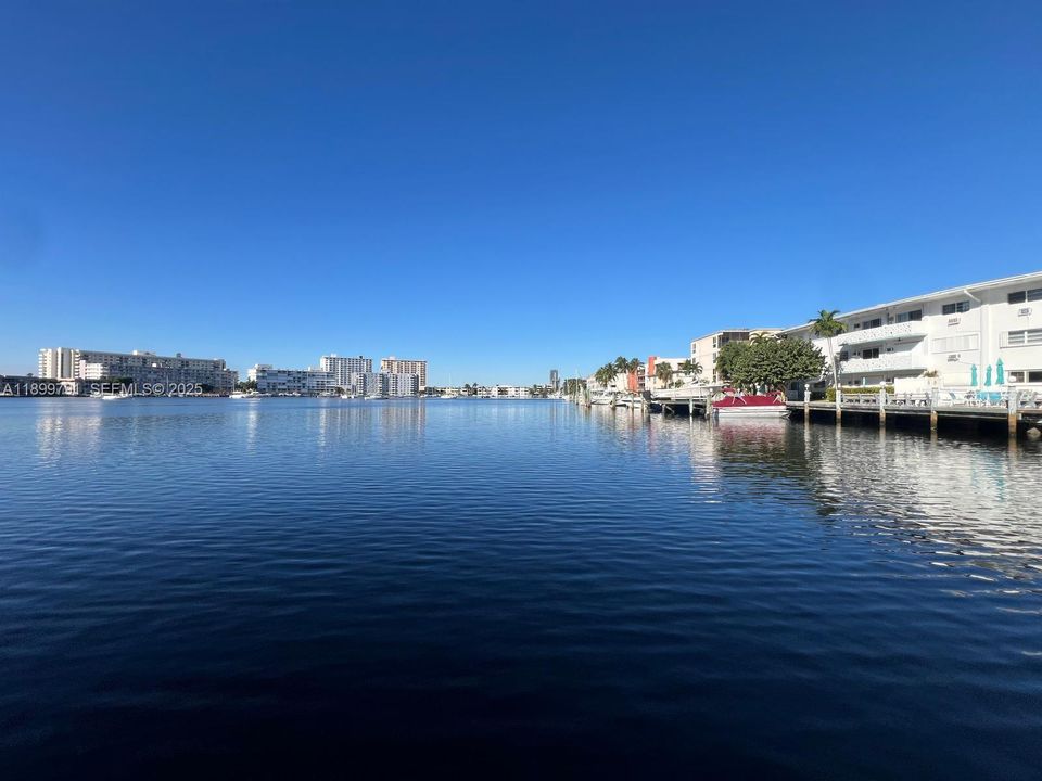 For Rent: $2,099 (1 beds, 1 baths, 982 Square Feet)