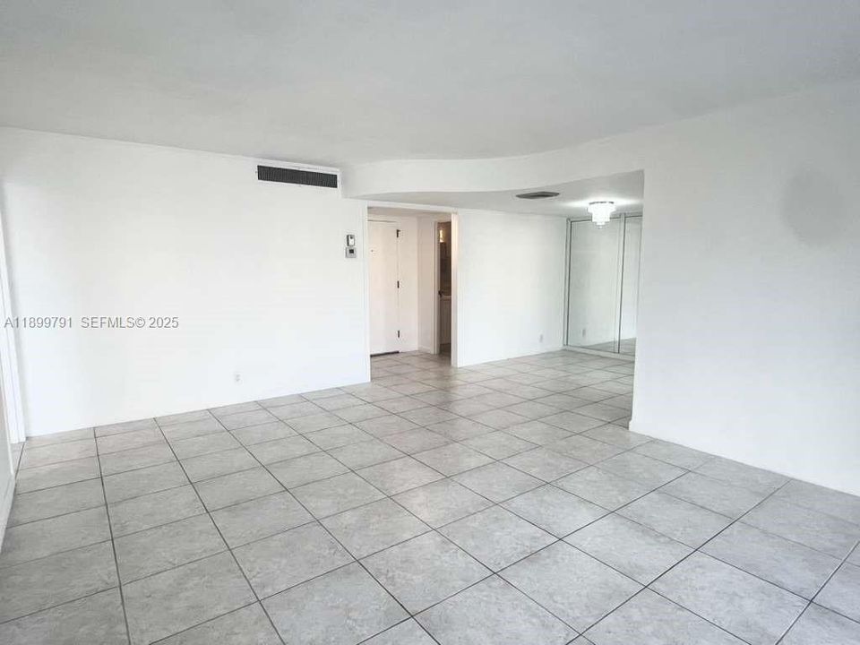 For Rent: $2,099 (1 beds, 1 baths, 982 Square Feet)