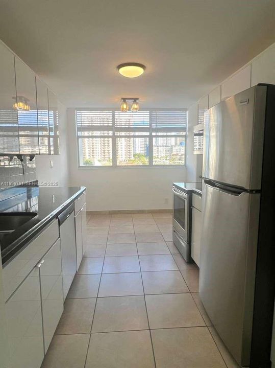 For Rent: $2,099 (1 beds, 1 baths, 982 Square Feet)
