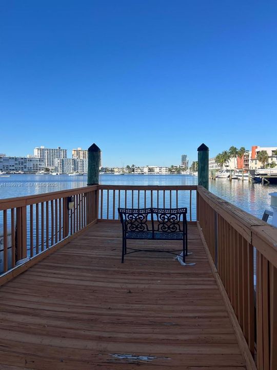 For Rent: $2,099 (1 beds, 1 baths, 982 Square Feet)