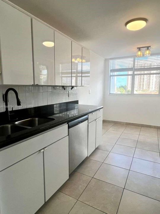 For Rent: $2,099 (1 beds, 1 baths, 982 Square Feet)