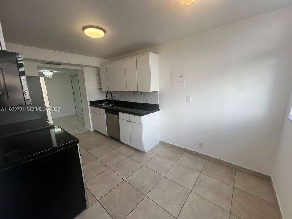 For Rent: $2,099 (1 beds, 1 baths, 982 Square Feet)
