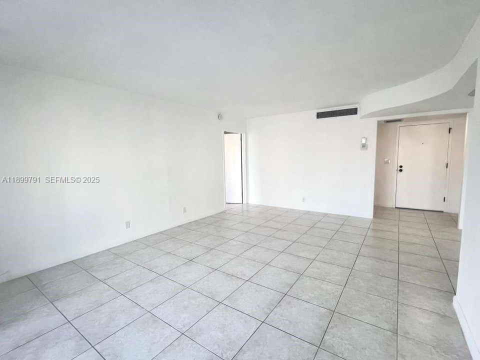 For Rent: $2,099 (1 beds, 1 baths, 982 Square Feet)