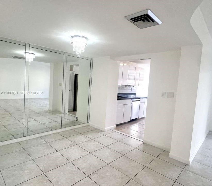 For Rent: $2,099 (1 beds, 1 baths, 982 Square Feet)