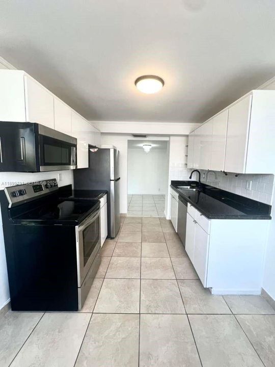 For Rent: $2,099 (1 beds, 1 baths, 982 Square Feet)
