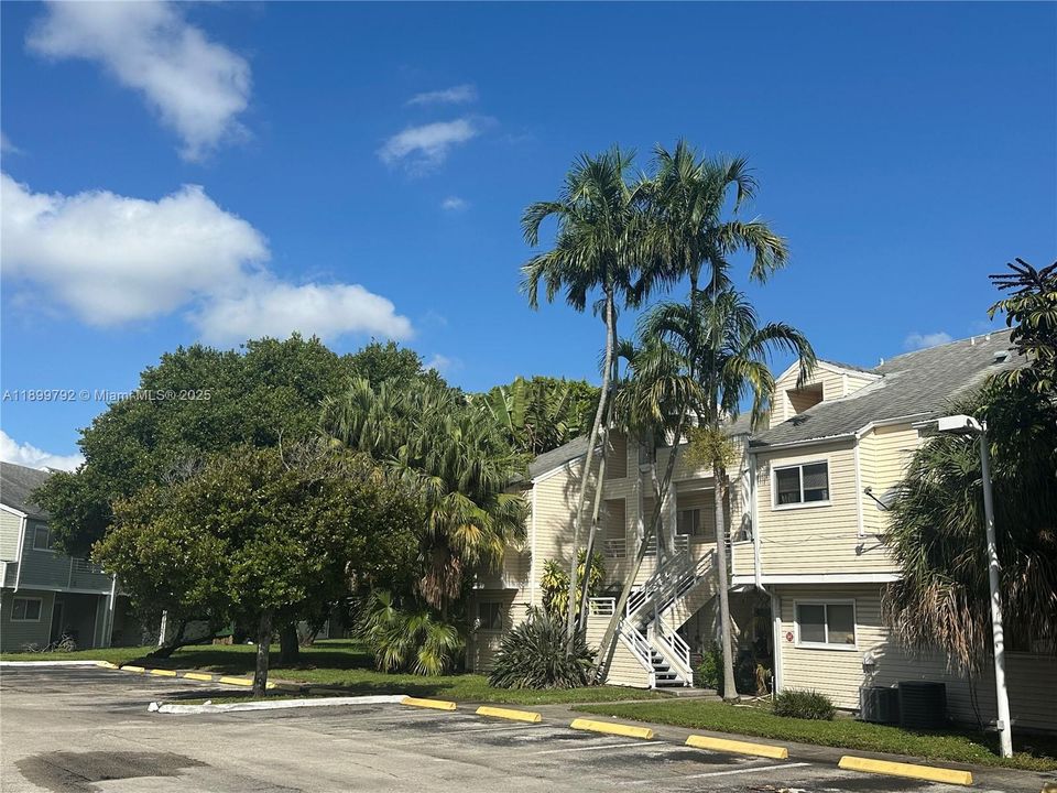 Recently Rented: $2,050 (2 beds, 2 baths, 1020 Square Feet)