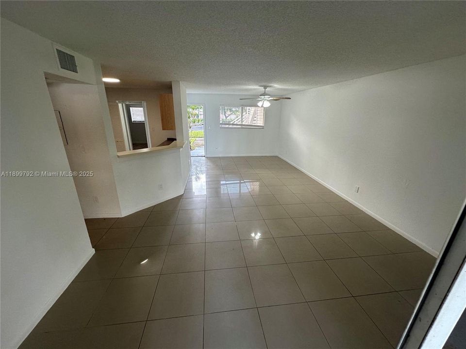 Recently Rented: $2,050 (2 beds, 2 baths, 1020 Square Feet)