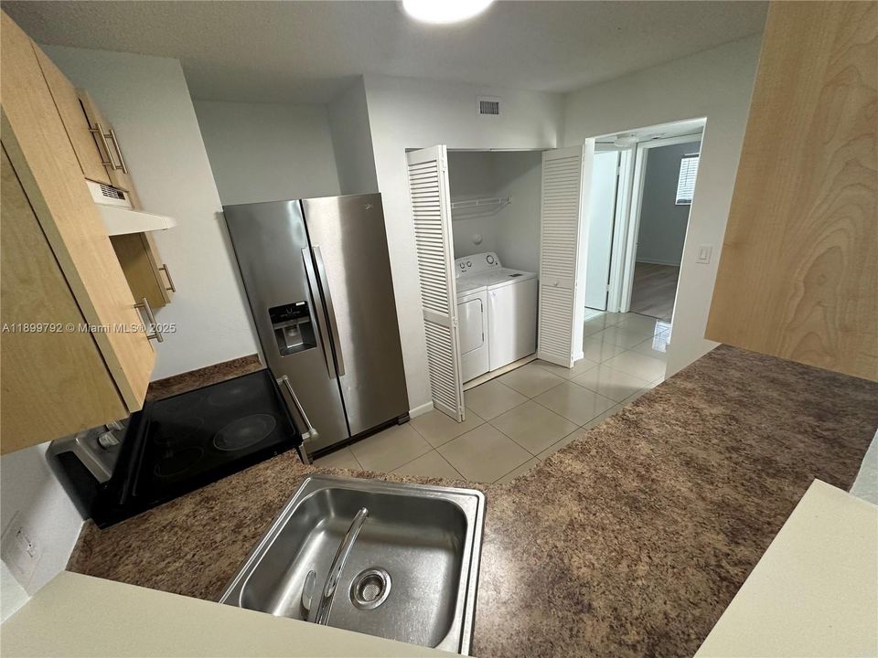 Recently Rented: $2,050 (2 beds, 2 baths, 1020 Square Feet)