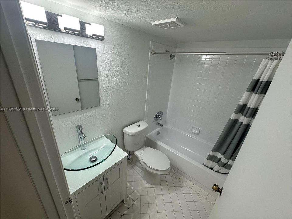 Recently Rented: $2,050 (2 beds, 2 baths, 1020 Square Feet)