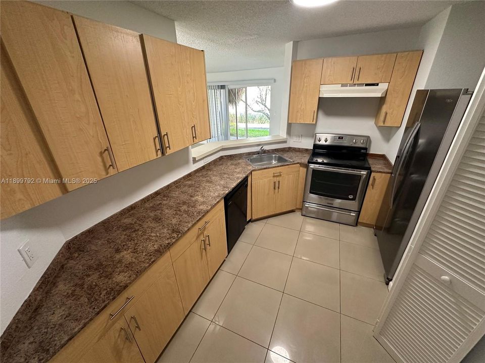 Recently Rented: $2,050 (2 beds, 2 baths, 1020 Square Feet)