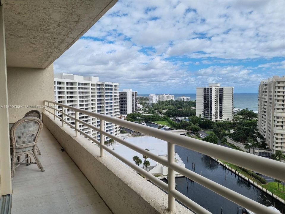 合同活跃: $8,000 (2 贝兹, 2 浴室, 1438 平方英尺)