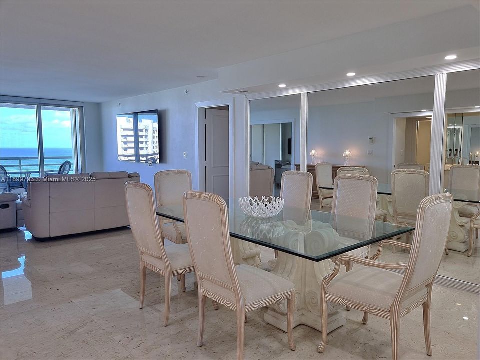 合同活跃: $8,000 (2 贝兹, 2 浴室, 1438 平方英尺)