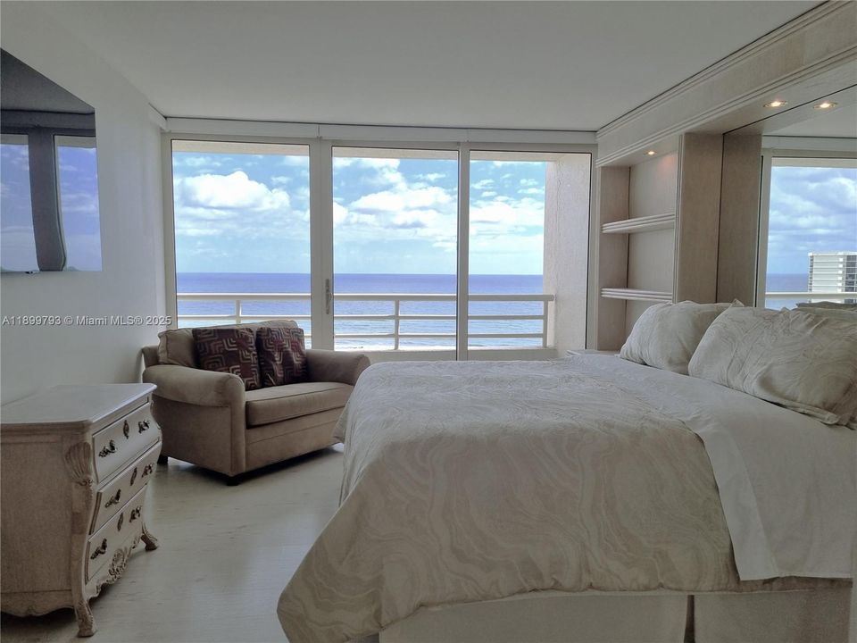 合同活跃: $8,000 (2 贝兹, 2 浴室, 1438 平方英尺)