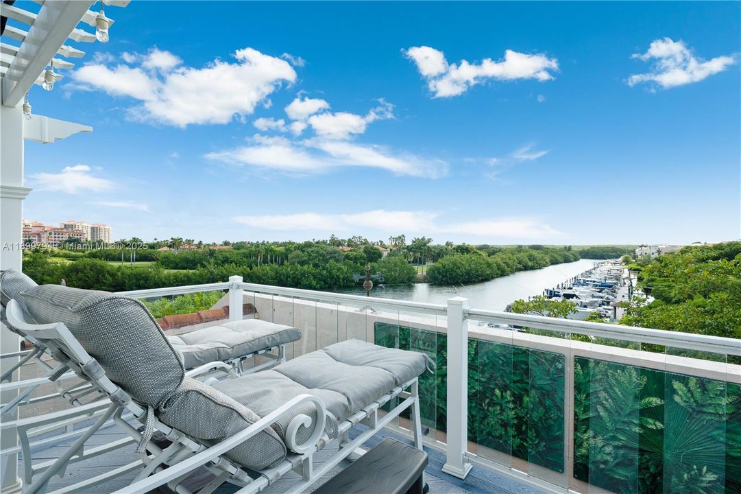 Active With Contract: $2,250,000 (4 beds, 4 baths, 3865 Square Feet)