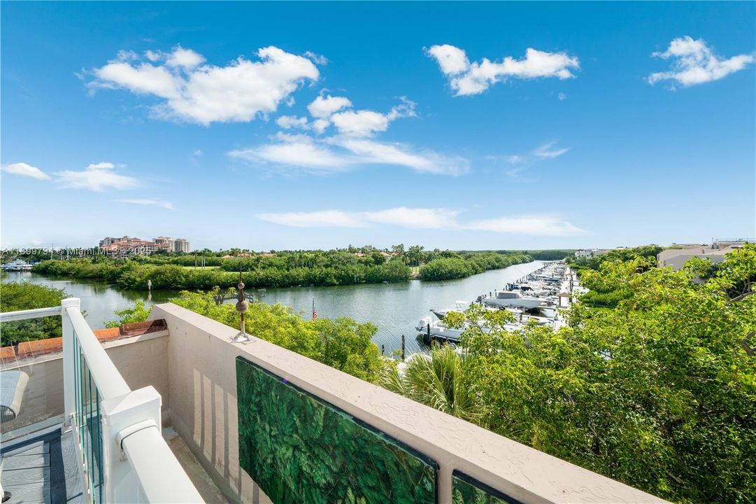 Active With Contract: $2,250,000 (4 beds, 4 baths, 3865 Square Feet)