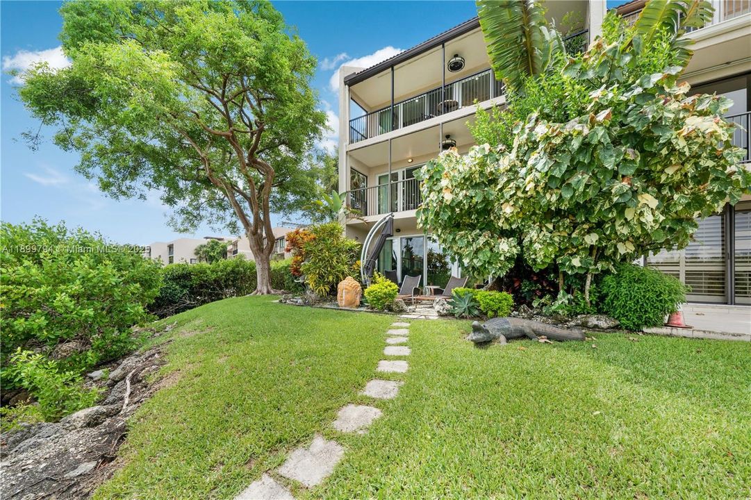 Active With Contract: $2,250,000 (4 beds, 4 baths, 3865 Square Feet)