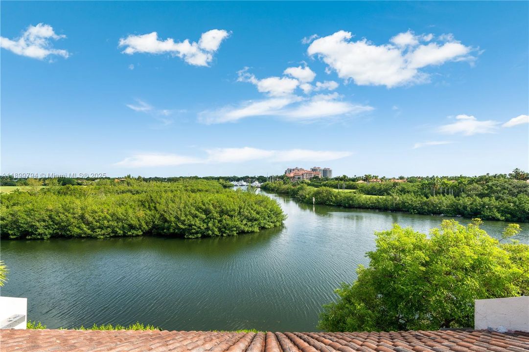 Active With Contract: $2,250,000 (4 beds, 4 baths, 3865 Square Feet)