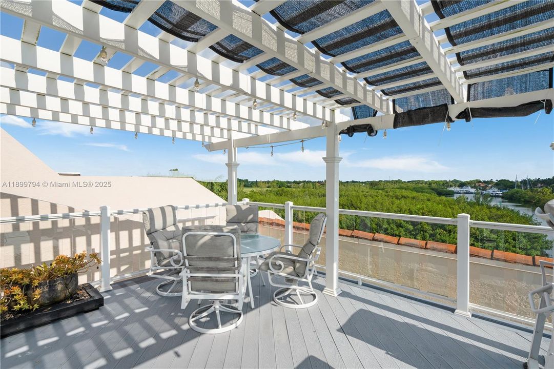 Active With Contract: $2,250,000 (4 beds, 4 baths, 3865 Square Feet)