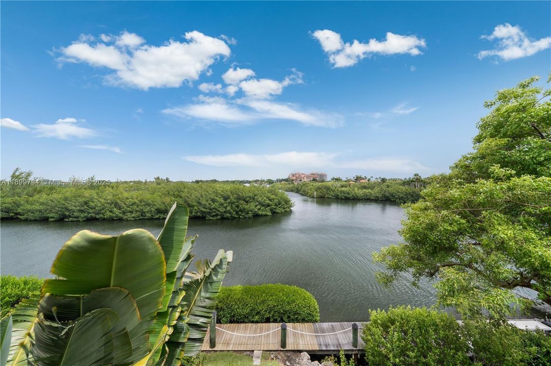 Active With Contract: $2,250,000 (4 beds, 4 baths, 3865 Square Feet)