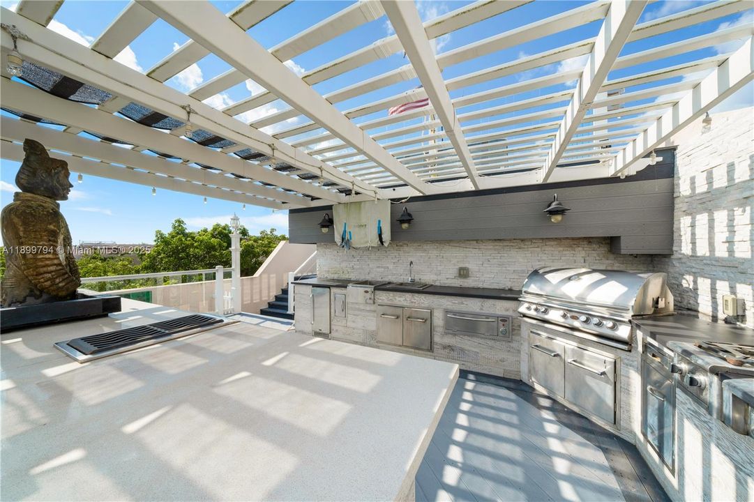 Active With Contract: $2,250,000 (4 beds, 4 baths, 3865 Square Feet)