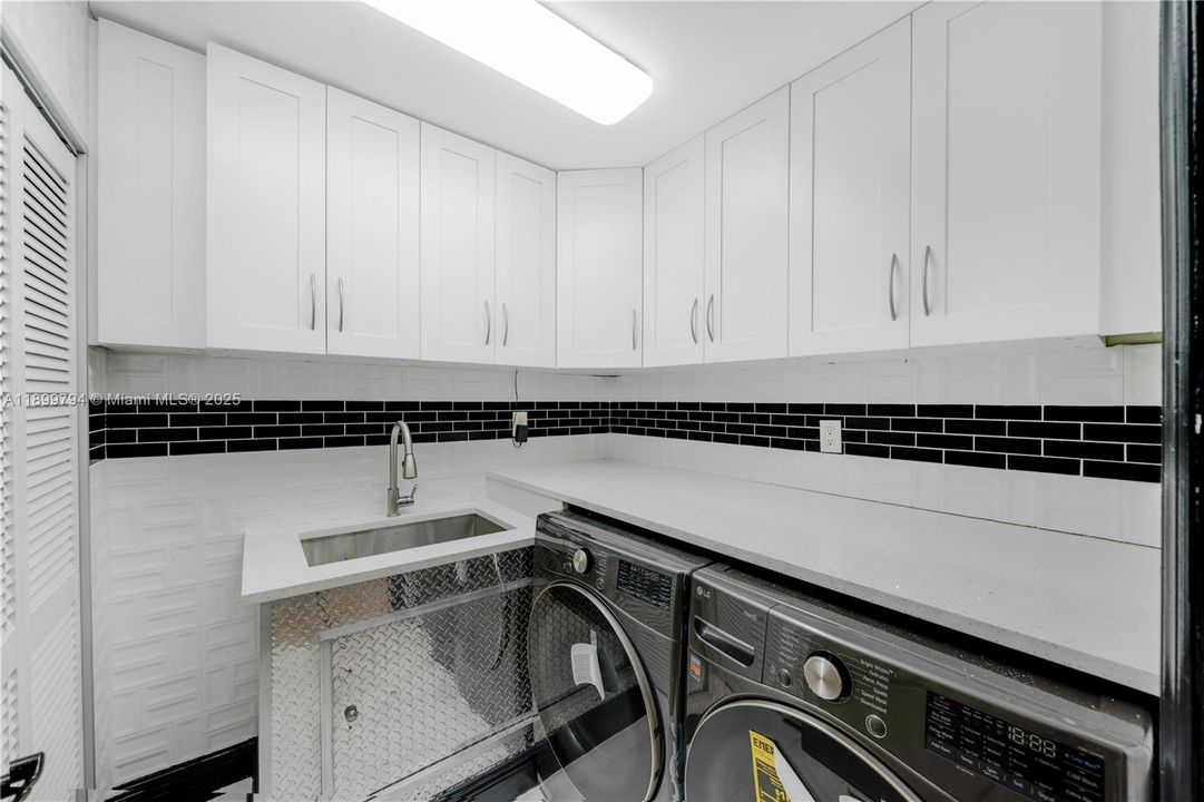 Active With Contract: $2,250,000 (4 beds, 4 baths, 3865 Square Feet)