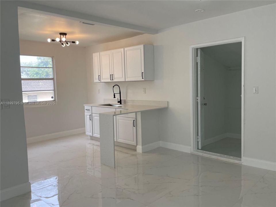 For Rent: $2,750 (3 beds, 1 baths, 1070 Square Feet)