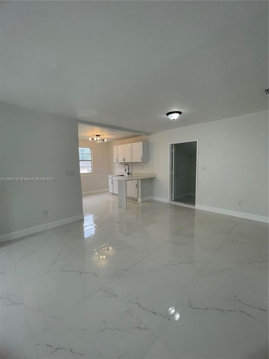 For Rent: $2,750 (3 beds, 1 baths, 1070 Square Feet)