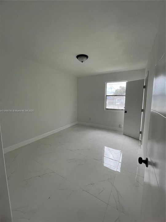 For Rent: $2,750 (3 beds, 1 baths, 1070 Square Feet)