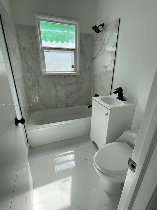 For Rent: $2,750 (3 beds, 1 baths, 1070 Square Feet)