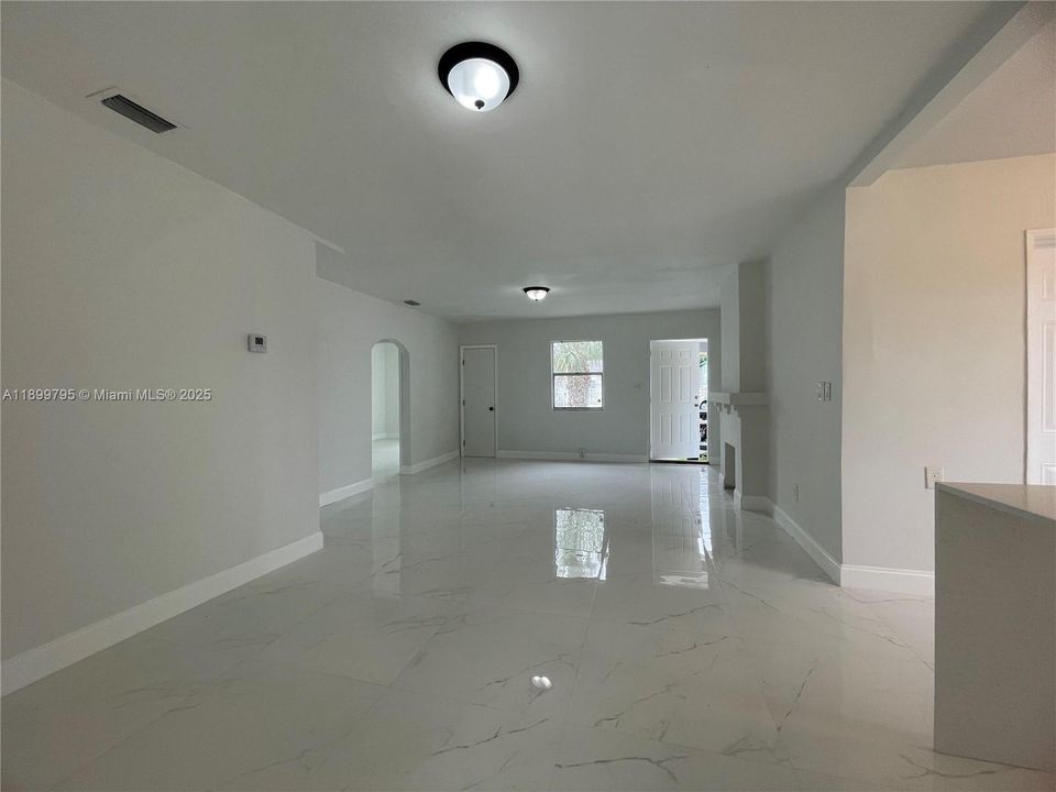 For Rent: $2,750 (3 beds, 1 baths, 1070 Square Feet)