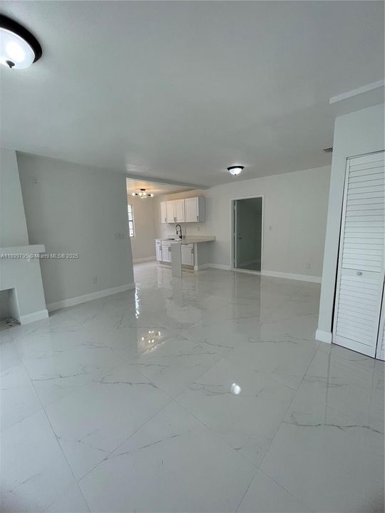 For Rent: $2,750 (3 beds, 1 baths, 1070 Square Feet)