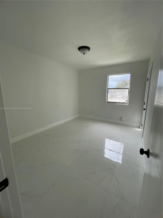 For Rent: $2,750 (3 beds, 1 baths, 1070 Square Feet)