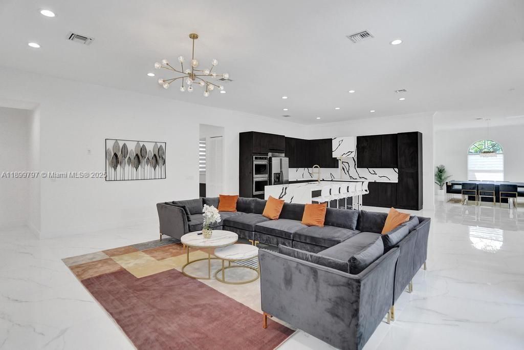 For Rent: $21,995 (9 beds, 5 baths, 4979 Square Feet)