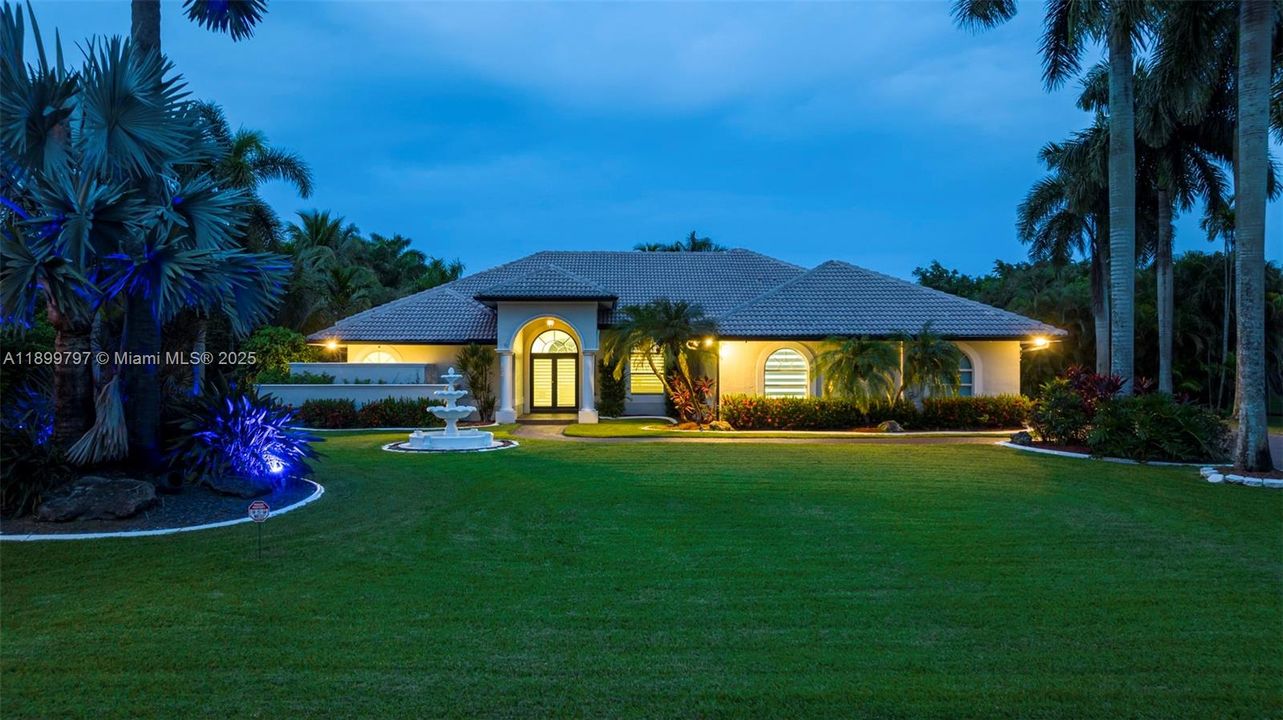 For Rent: $21,995 (9 beds, 5 baths, 4979 Square Feet)