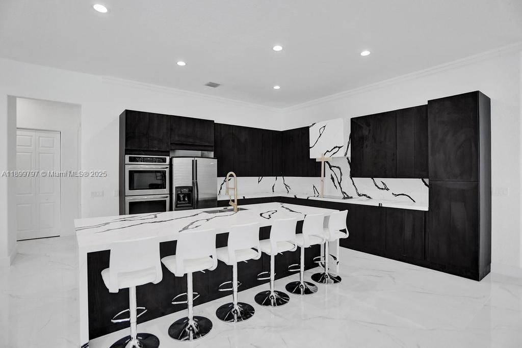 For Rent: $21,995 (9 beds, 5 baths, 4979 Square Feet)