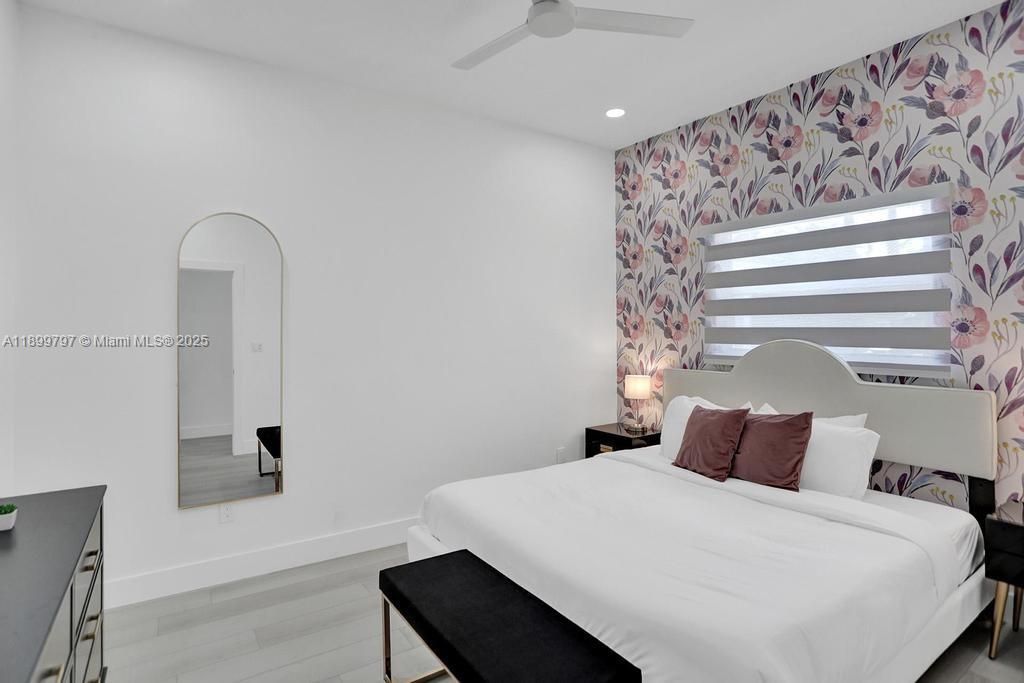 For Rent: $21,995 (9 beds, 5 baths, 4979 Square Feet)