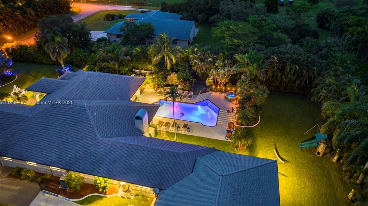 For Rent: $21,995 (9 beds, 5 baths, 4979 Square Feet)